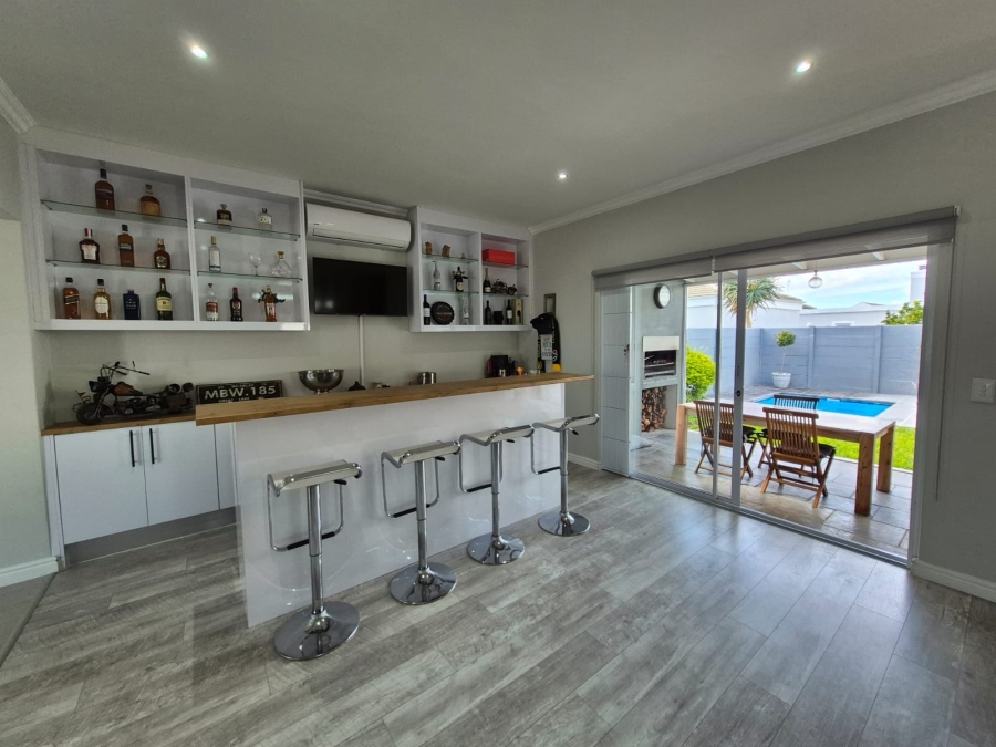 3 Bedroom Property for Sale in Sunningdale Western Cape